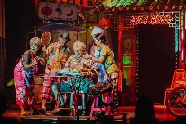 Junkyard Theatre Phuket: A Wild Night of Satirical Thai Cabaret!