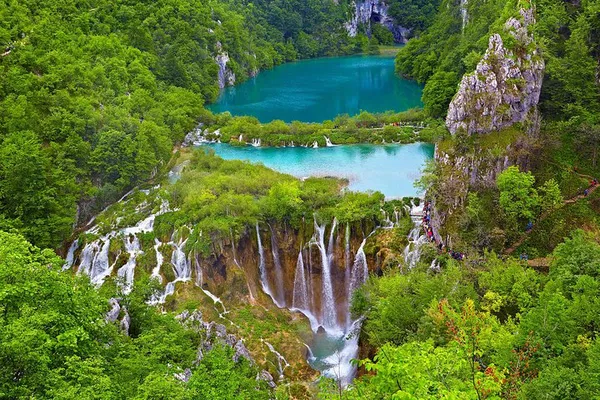 Zagreb to Split: Plitvice Lakes Guided Transfer
