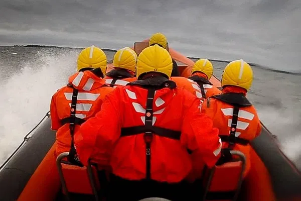 Redrib Offshore Experience: Thrill Ride on Helsinki's Rough Seas