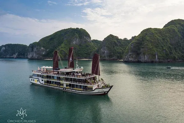 Halong Bay 5-Star Cruise: 2-Day Orchid Adventure