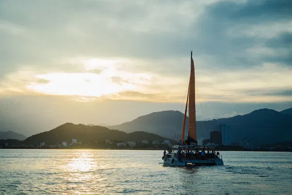 Nha Trang Sunset Cruise: Indulge in Luxury Yachting & Gourmet Delights
