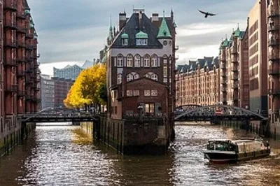 Hamburg Peppercorn Private Tour: Uncover Film Secrets!