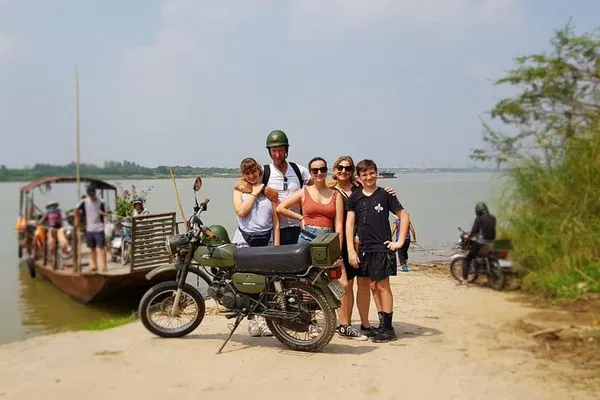 Hanoi Motorcycle Tour: Bat Trang Village Backstreet Adventure