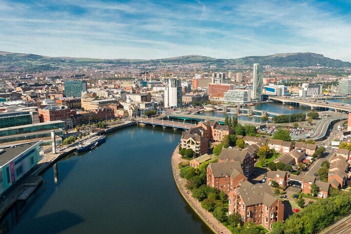Seamless Ireland Transfers: Belfast-Dublin Private Taxi Experience