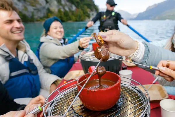 Interlaken: Chocolate Fondue Float on Lake Brienz