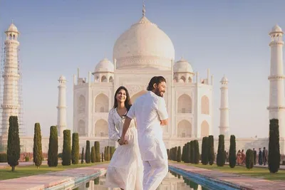 Taj Mahal Day Trip: A Speedy & Luxurious Delhi Adventure
