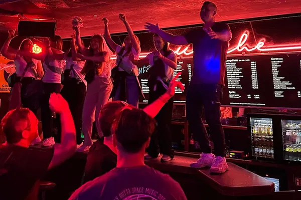 Unleash Hamburg's Nightlife: The Ultimate Pub Crawl Party Tour