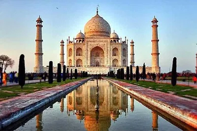 Unveiling Taj Mahal's Splendor: Expert-Guided Agra Tour with Entry Tickets