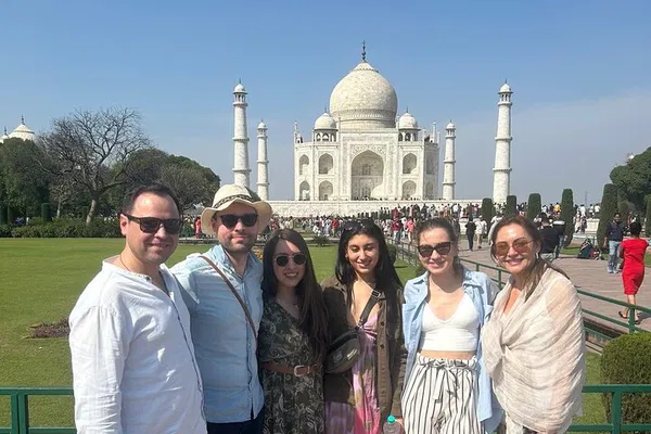 Unforgettable Taj Mahal Day Trip: Luxury & Transparency Guaranteed