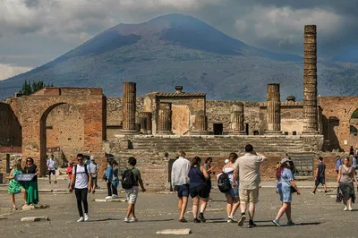 Pompeii & Naples: Day Trip from Rome by Train/Car
