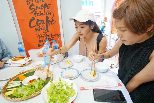 Hoi An Evening Food Tour: Lantern Boat & Local Game