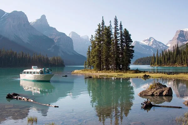 Jasper Wildlife & Waterfalls Tour: Maligne Lake Cruise