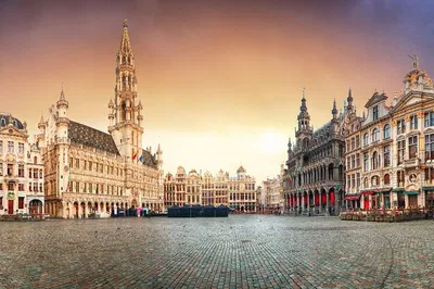 Brussels Dark Side Evening Tour: Lanterns & Secrets