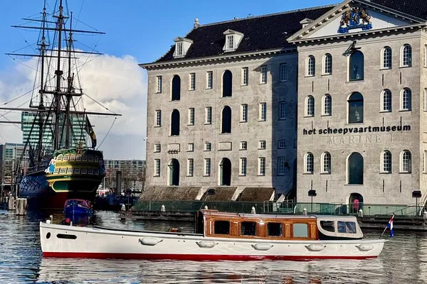 Sophie's Amsterdam Canal Cruise: A Historic, All-Inclusive Voyage