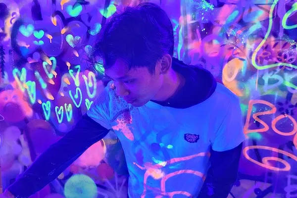 Glow Workshop: Neon Art Experience in the Dark!