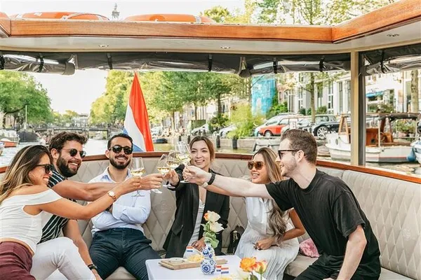 Amsterdam Canal Cruise: Cheese, Wine & City Views