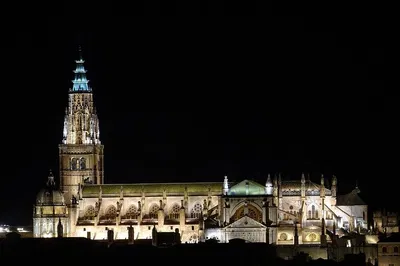 Uncover Toledo's Splendor: A Guided Tour of History and Cathedral Majesty