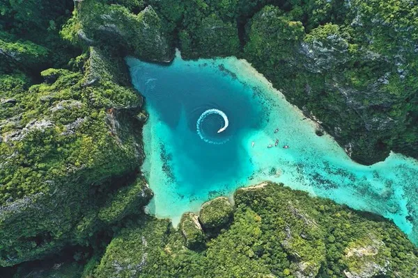 Phi Phi & Maya Bay Speedboat Tour: Best Islands!