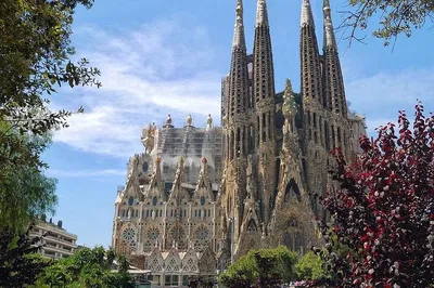 Salou/Tarragona: Montserrat, Sagrada Familia & Barcelona Tour