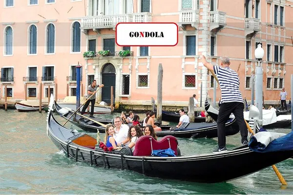Venice Gondola Ride: Grand Canal & Commentary
