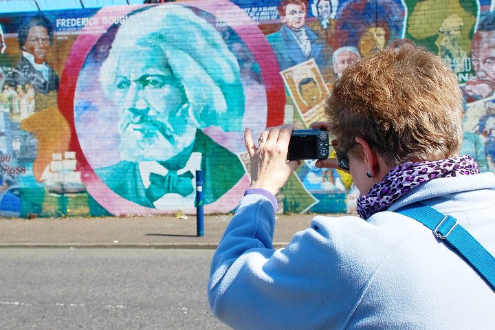 Uncover Belfast's History: A Troubles Cab Tour Adventure