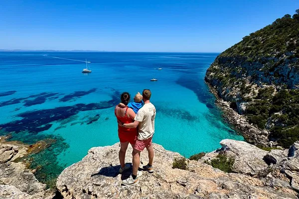 Uncover Formentera's Hidden Gems: A Land Rover Defender Adventure