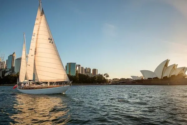 Sydney Harbour Sailing: Hands-On Yacht Experience!