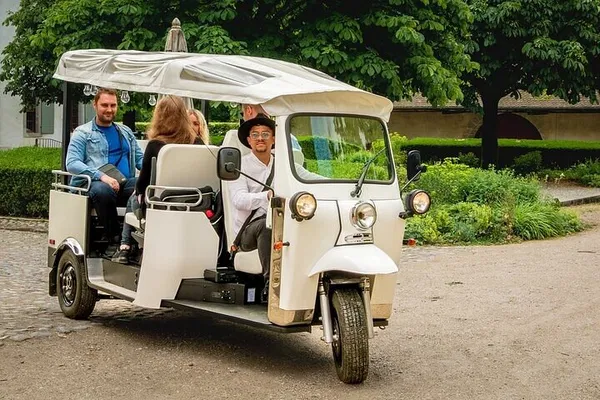 Geneva TukTuk Tour: See Top Spots in 1 Hour!
