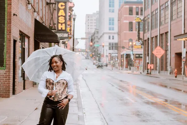 Nashville Holiday Photo Magic: Capture Iconic Moments!