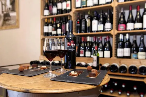 Bordeaux's Sweet Secret: Wine & Chocolate Pairing Adventure!