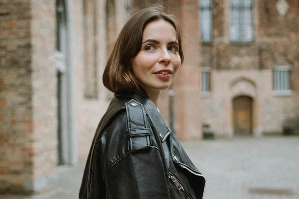 Bruges Cinematic Photoshoot: Be a Magazine Muse!