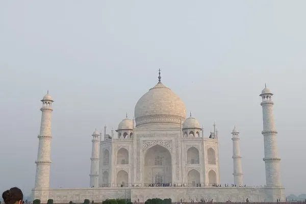 Witness the Taj Mahal at Sunrise: A Majestic Day Trip from Delhi
