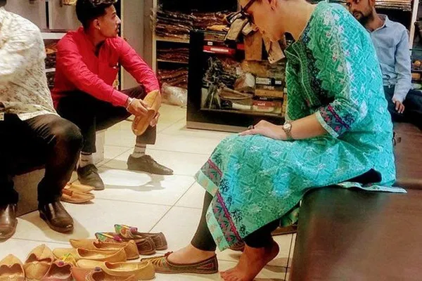 Jaipur's Pink City Shopping Spree: Unveiling Rajasthan's Retail Treasures