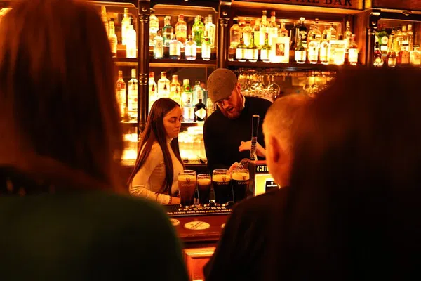 Dublin's Guinness Pub Tour: Pour, Sip & Discover!