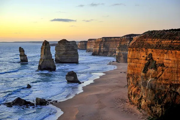 Unforgettable Great Ocean Road Adventure: Koalas, Coastline & Forest Wonders!
