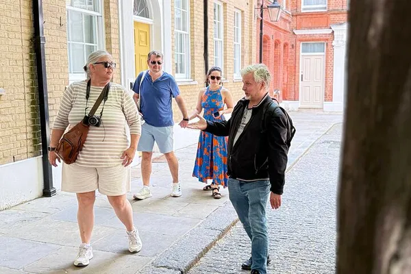Step into Shakespeare's London: A Theatrical Walking Tour