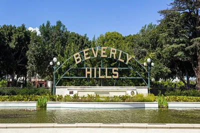 LA's Ultimate Glamour Tour: Celeb Homes, Walk of Fame & Santa Monica!