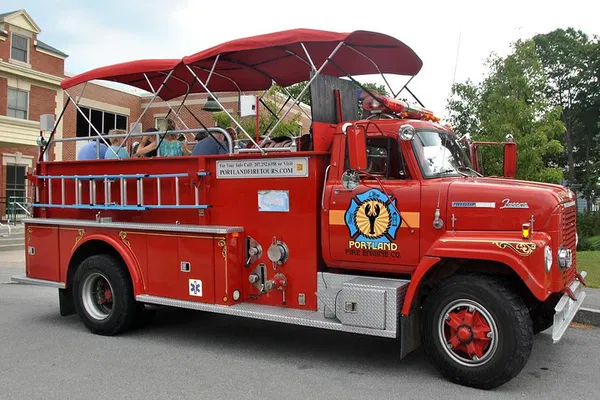 Portland, Maine: Vintage Fire Truck Sightseeing Tour