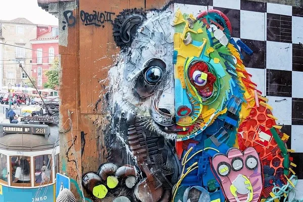 Lisbon Street Art: Electric Tuk Tuk Private Tour