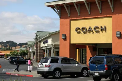 Luxury Shopping Escape: Private Napa Outlets Tour from San Francisco