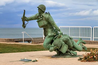 Normandy D-Day Beaches: A Moving & Immersive Car Tour from Paris