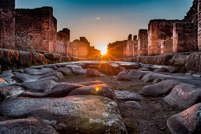 Unravel Pompeii's Secrets: An Octavia's Quest Escape Adventure