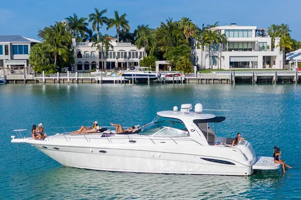 Miami Beach Getaway: Luxurious Sundancer Yacht Rental
