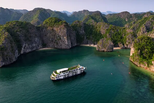 Halong Bay 3-Day Luxury Cruise: Explore Cat Ba Island