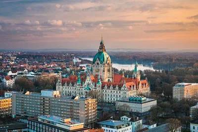 Luxury Private Transfer: Amsterdam to Hannover with Marienburg Stop