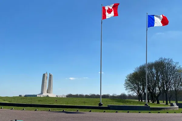 Unforgettable WW1 Canadian Tour: Vimy Ridge Private Battlefield Exploration