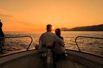Capri Sunset Serenity: Private Boat Tour with Prosecco Bliss