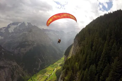 Lauterbrunnen Hike & Paraglide: Private Swiss Alps Adventure