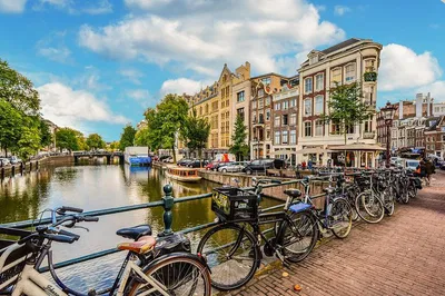 Amsterdam's City Center Unveiled: A Personalized Bike Adventure