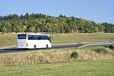 Stress-Free Milan to Venice Transfer: Ride in Comfort
